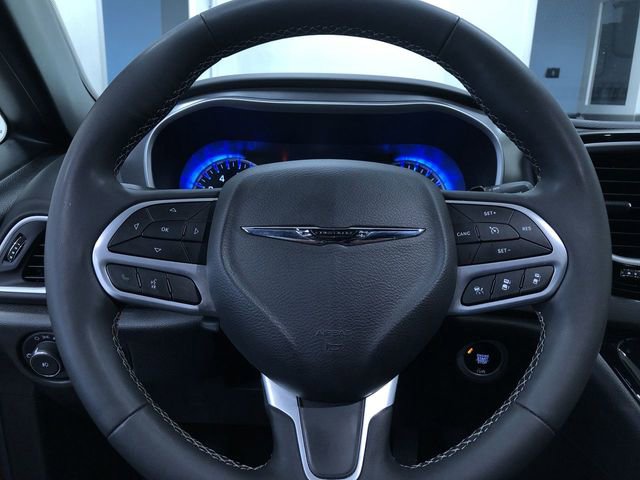 Used 2025 Chrysler Pacifica Select image 26