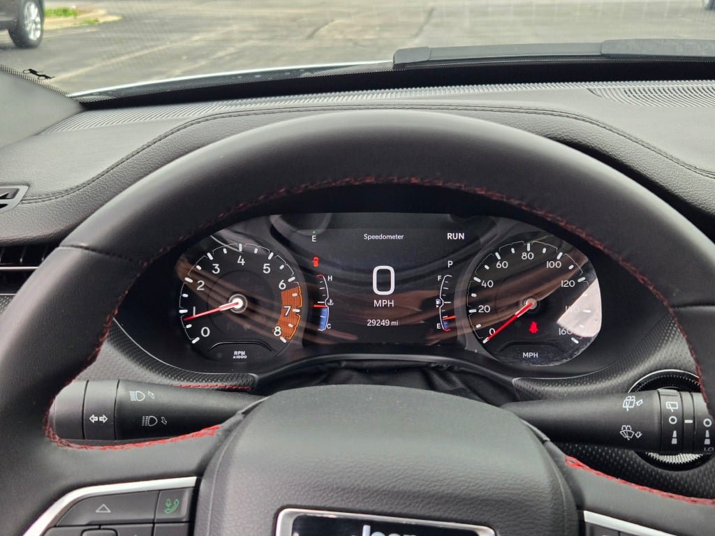 Used 2025 Jeep Compass Trailhawk AWD/4WD image 31