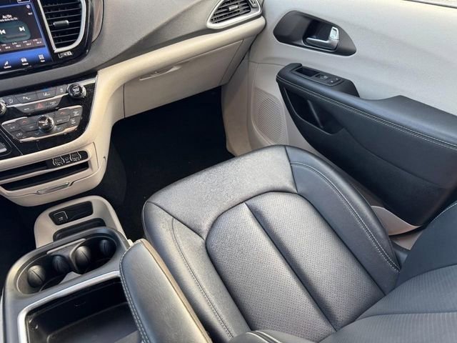 Used 2024 Chrysler Pacifica Touring-L FWD image 20