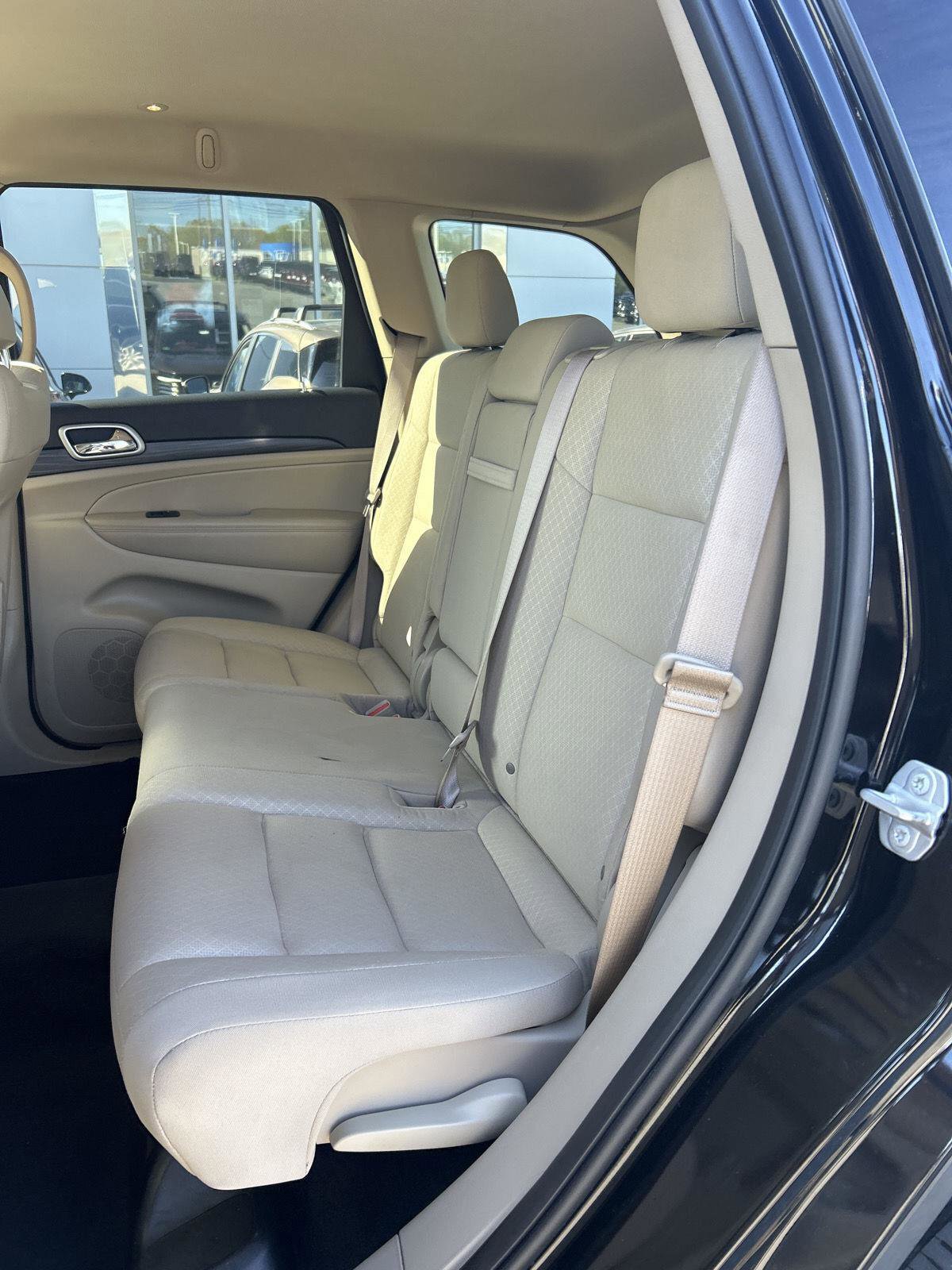 Used 2022 Jeep Grand Cherokee Laredo E w/ Security & Convenience Group image 7