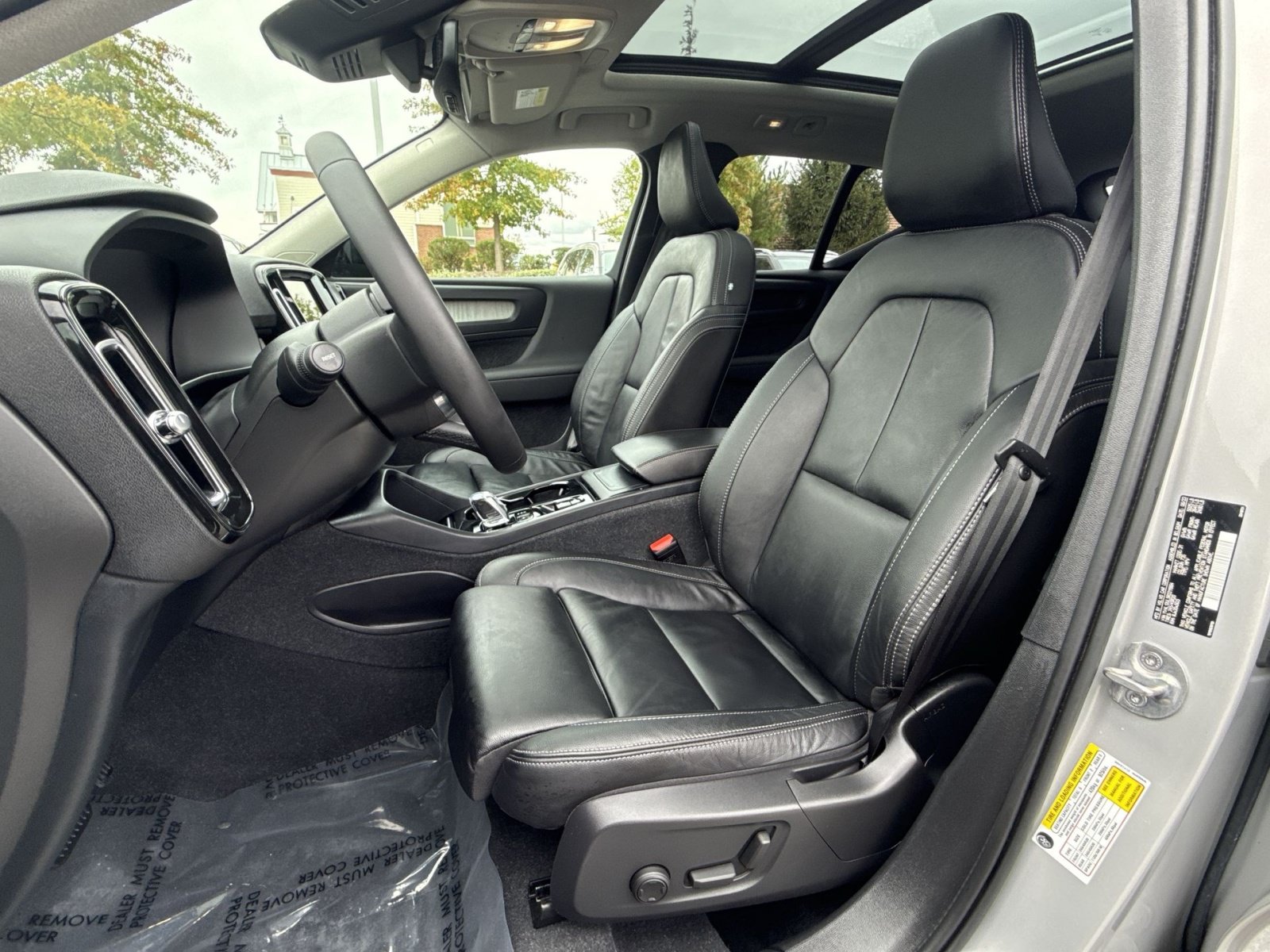 Certified 2024 Volvo XC40 B5 Plus w/ Climate Package AWD/4WD image 13