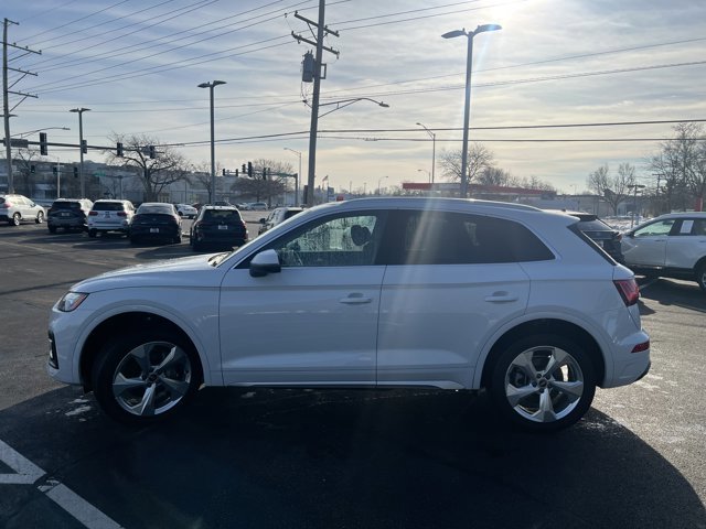 Used 2021 Audi Q5 Premium Plus w/ Premium Plus Package image 3