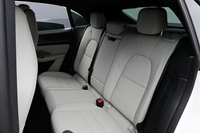 Certified 2025 Porsche Macan Electric RWD image 13