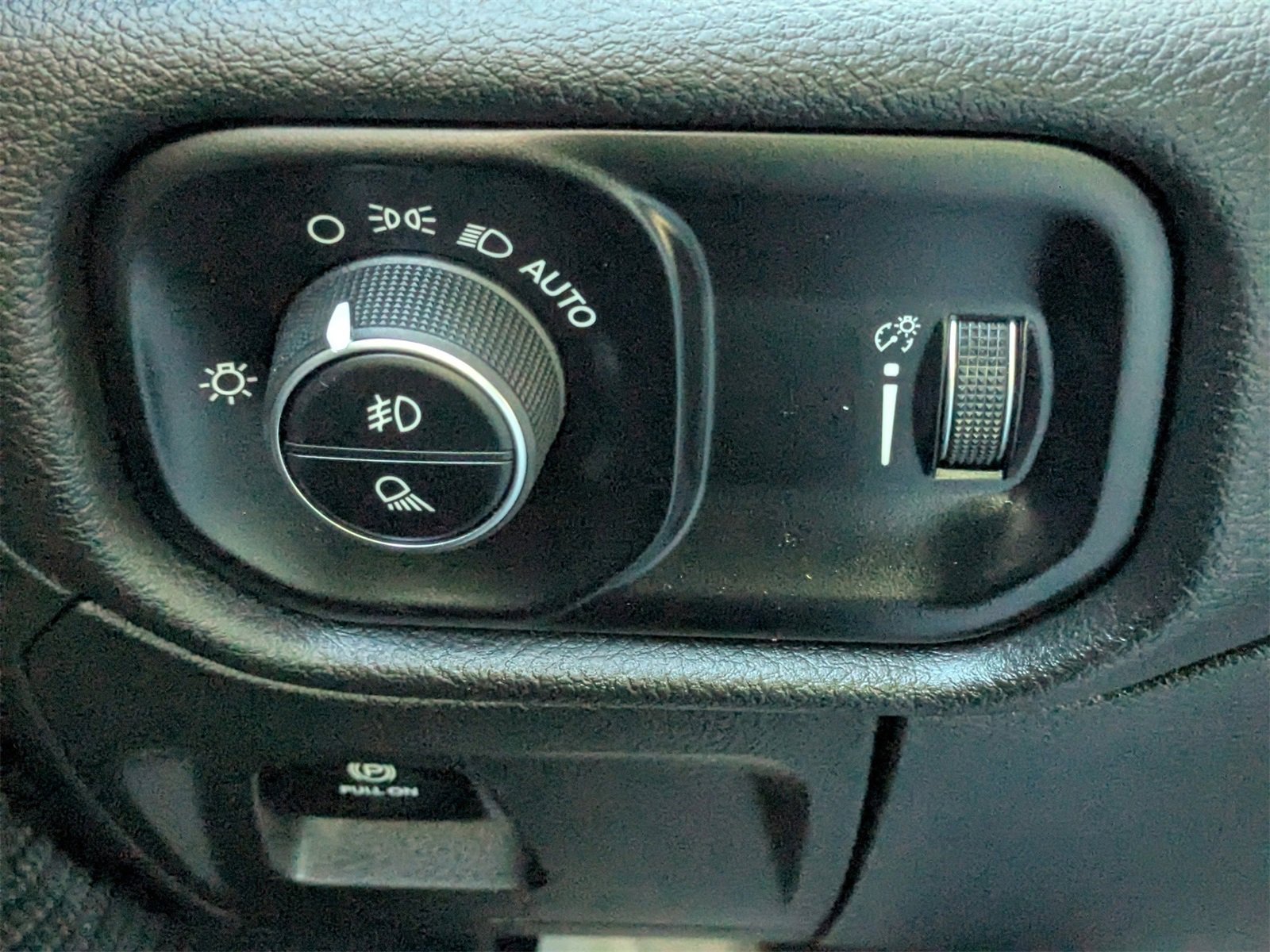 Used 2019 Chevrolet Equinox LT w/ Driver Convenience Package image 25