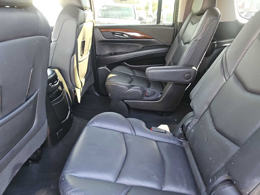 Used 2017 Cadillac Escalade ESV Luxury image 43