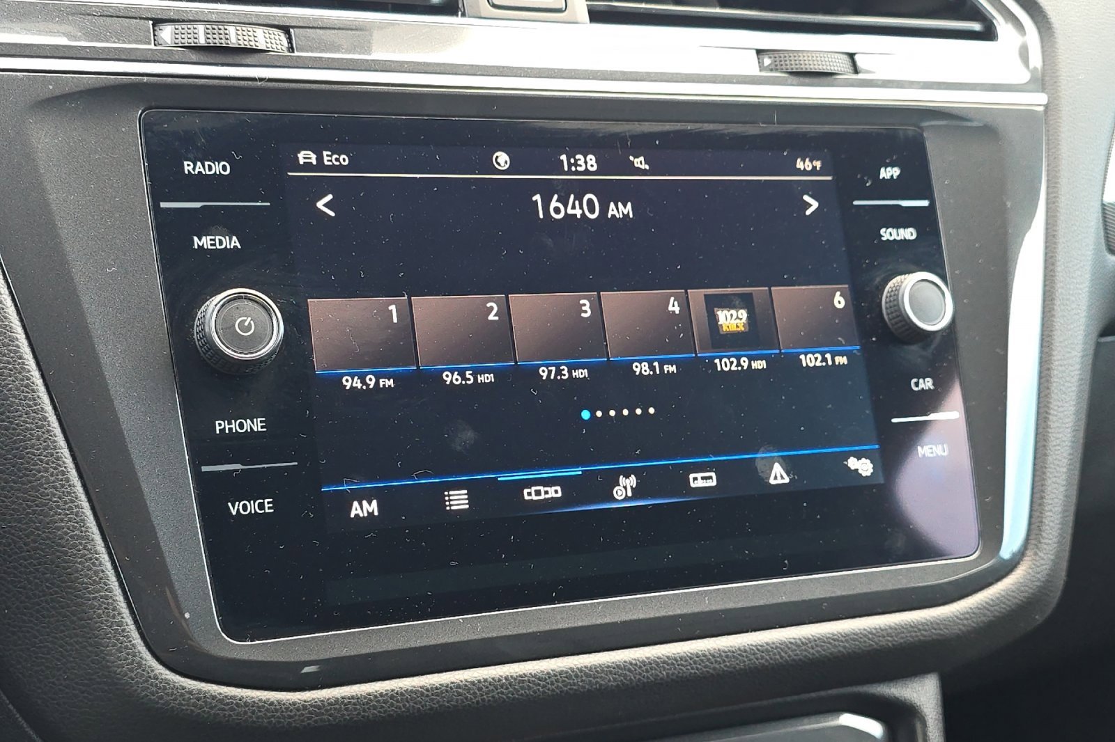 Used 2022 Volkswagen Tiguan SE image 20