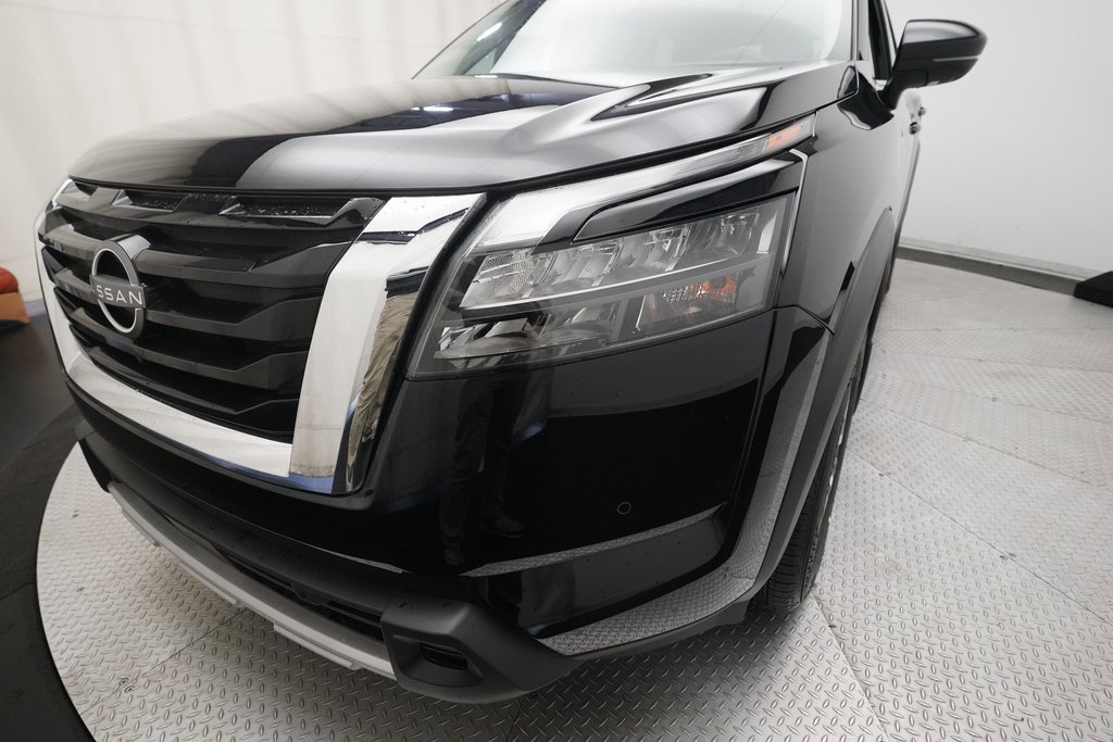 Used 2025 Nissan Pathfinder SL image 24