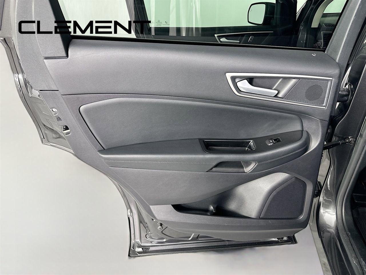 Used 2020 Ford Edge SEL image 29