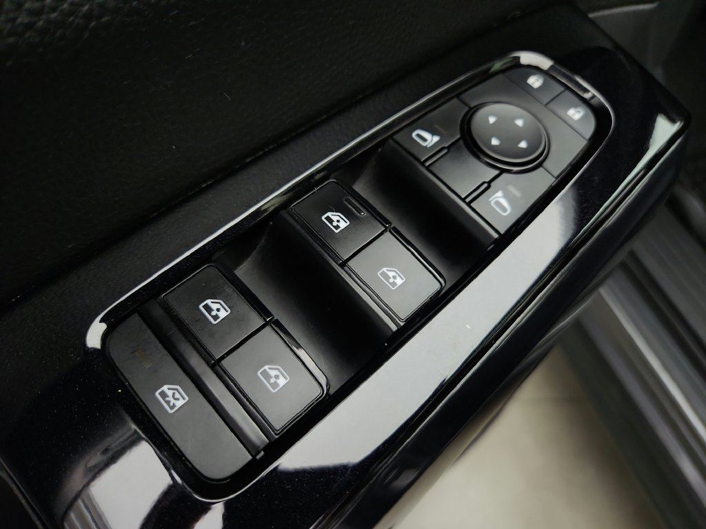 Used 2022 Nissan Pathfinder SV w/ SV Premium Package AWD/4WD image 22
