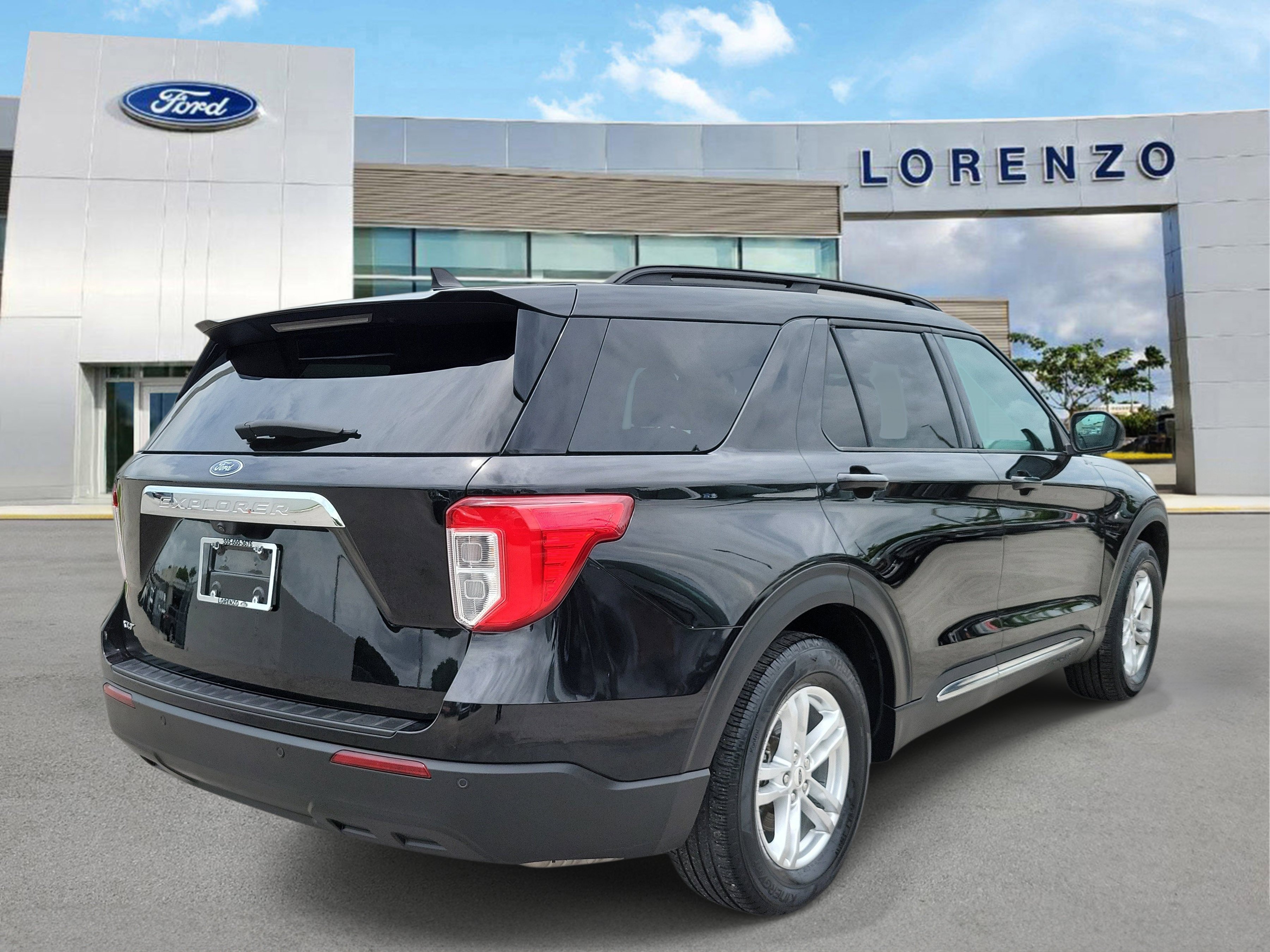 Used 2023 Ford Explorer XLT RWD image 5