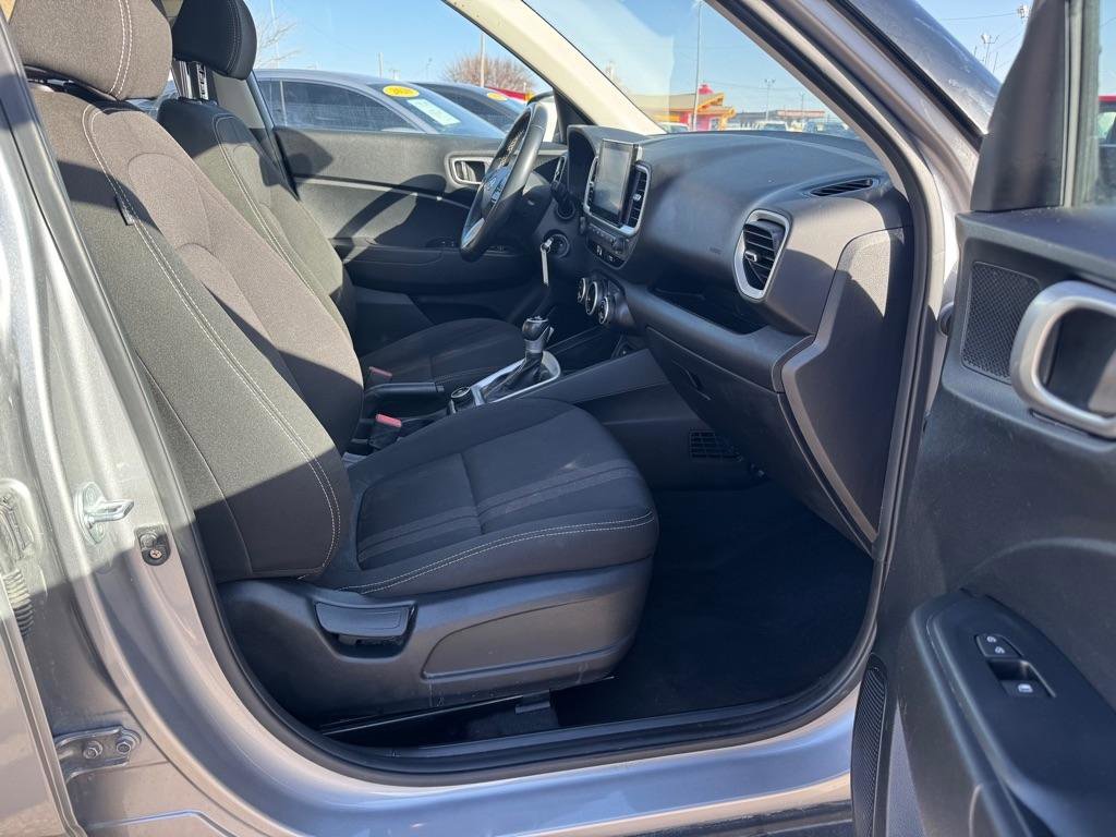 Used 2023 Hyundai Venue SEL image 12