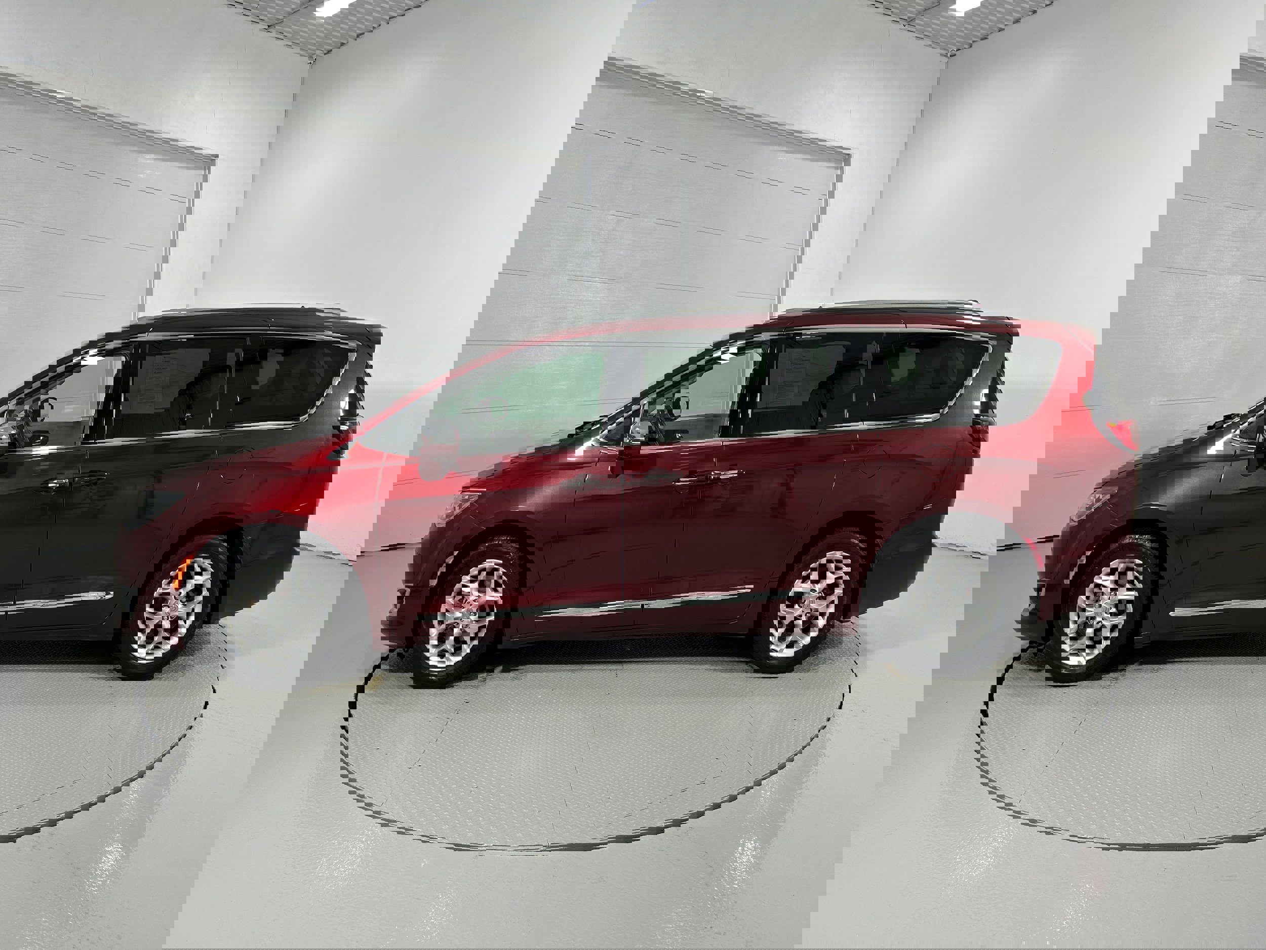 Used 2020 Chrysler Pacifica Limited image 22