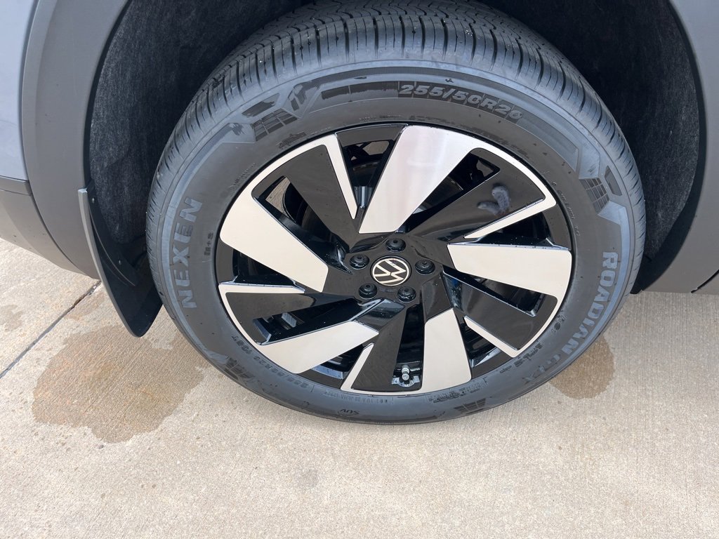 New 2025 Volkswagen Atlas Cross Sport SE image 19