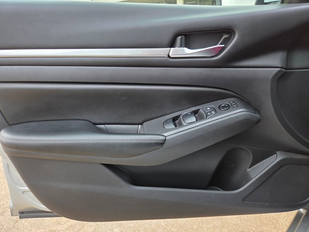 Used 2022 Nissan Altima 2.5 SV FWD image 24