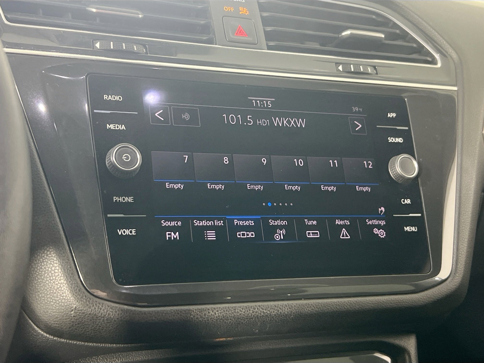 Used 2022 Volkswagen Tiguan SE image 14