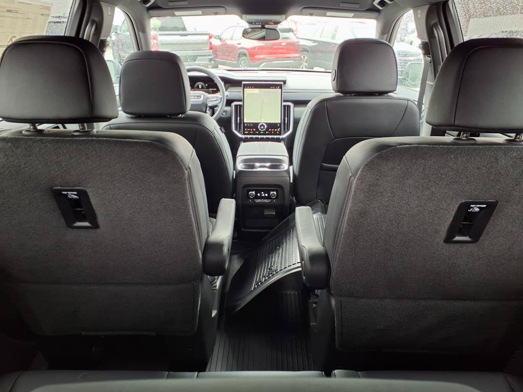 Used 2025 GMC Acadia Elevation w/ Elevation Premium Package FWD image 9