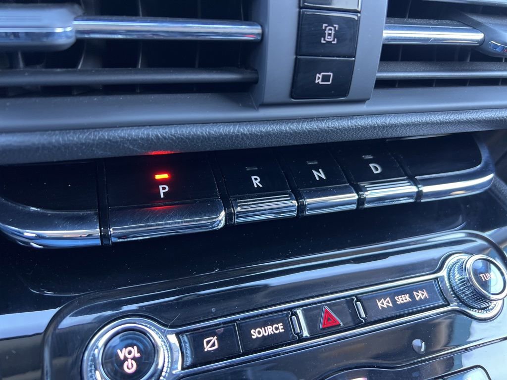 Used 2022 Lincoln Corsair Standard w/ Equipment Group 101A image 15