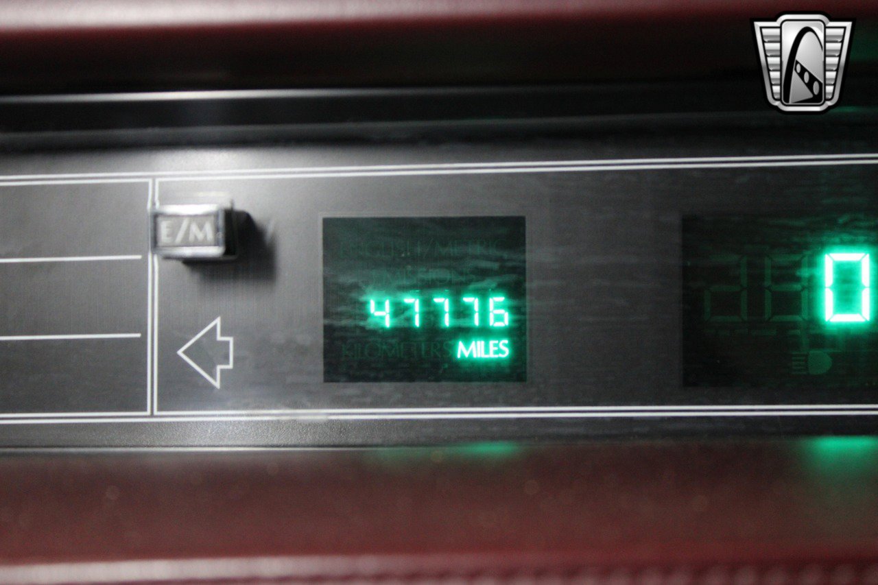 Used 1992 Cadillac De Ville Coupe image 25