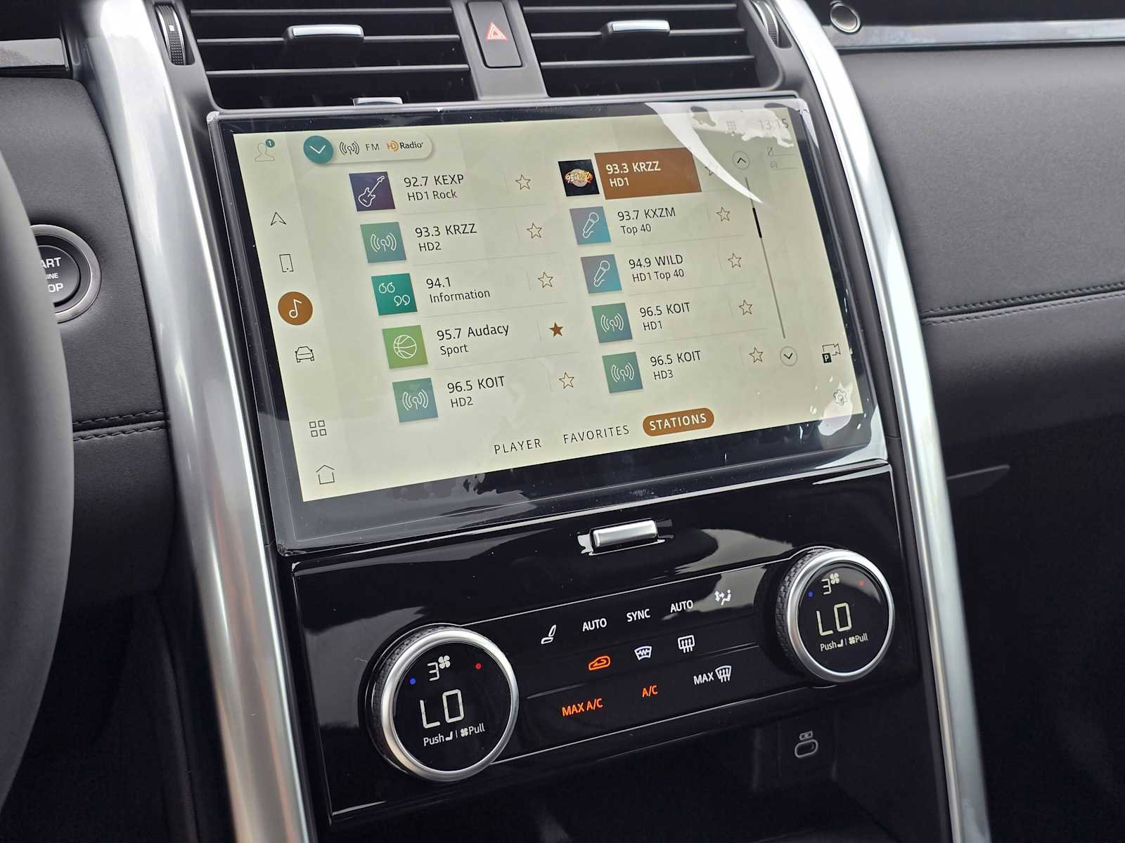 New 2025 Land Rover Discovery S image 29