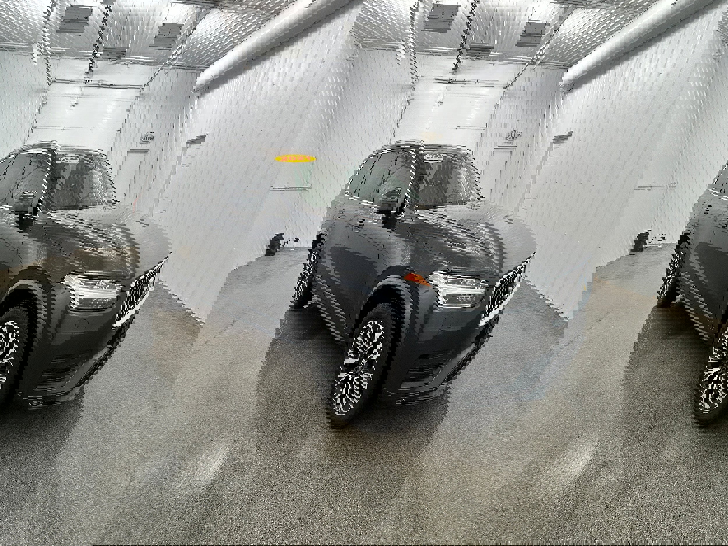 Used 2021 Volvo XC90 T5 Momentum w/ Advanced Package image 2