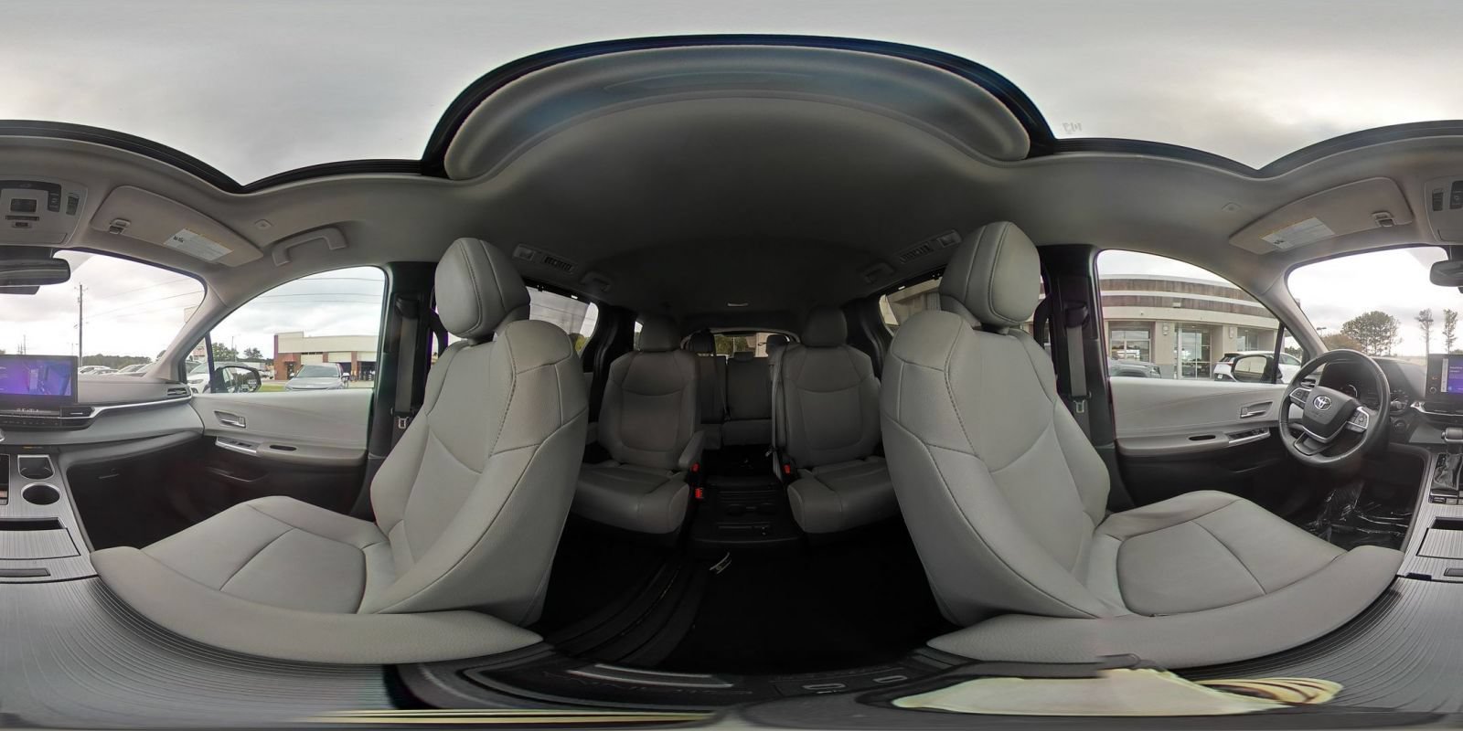 Used 2025 Toyota Sienna XLE FWD image 44