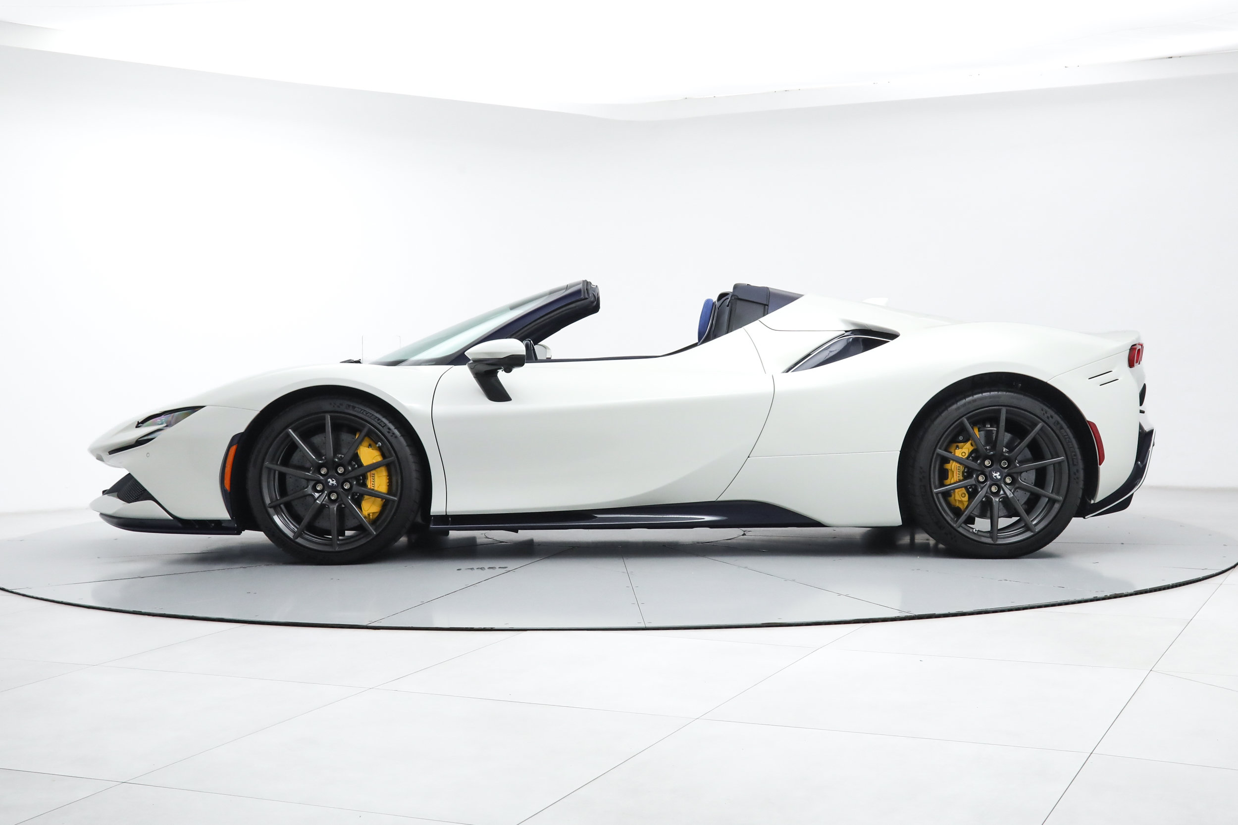 Certified 2022 Ferrari SF90 Spider AWD/4WD image 4