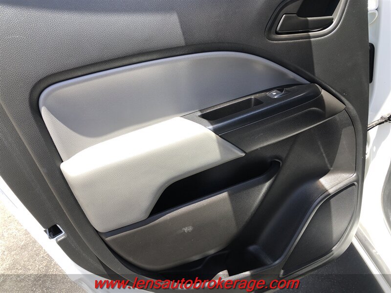 Used 2019 Chevrolet Colorado W/T RWD image 16