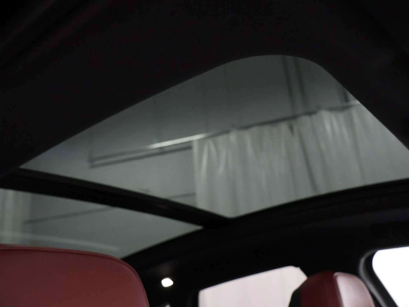 Certified 2023 Porsche Macan S AWD/4WD image 18