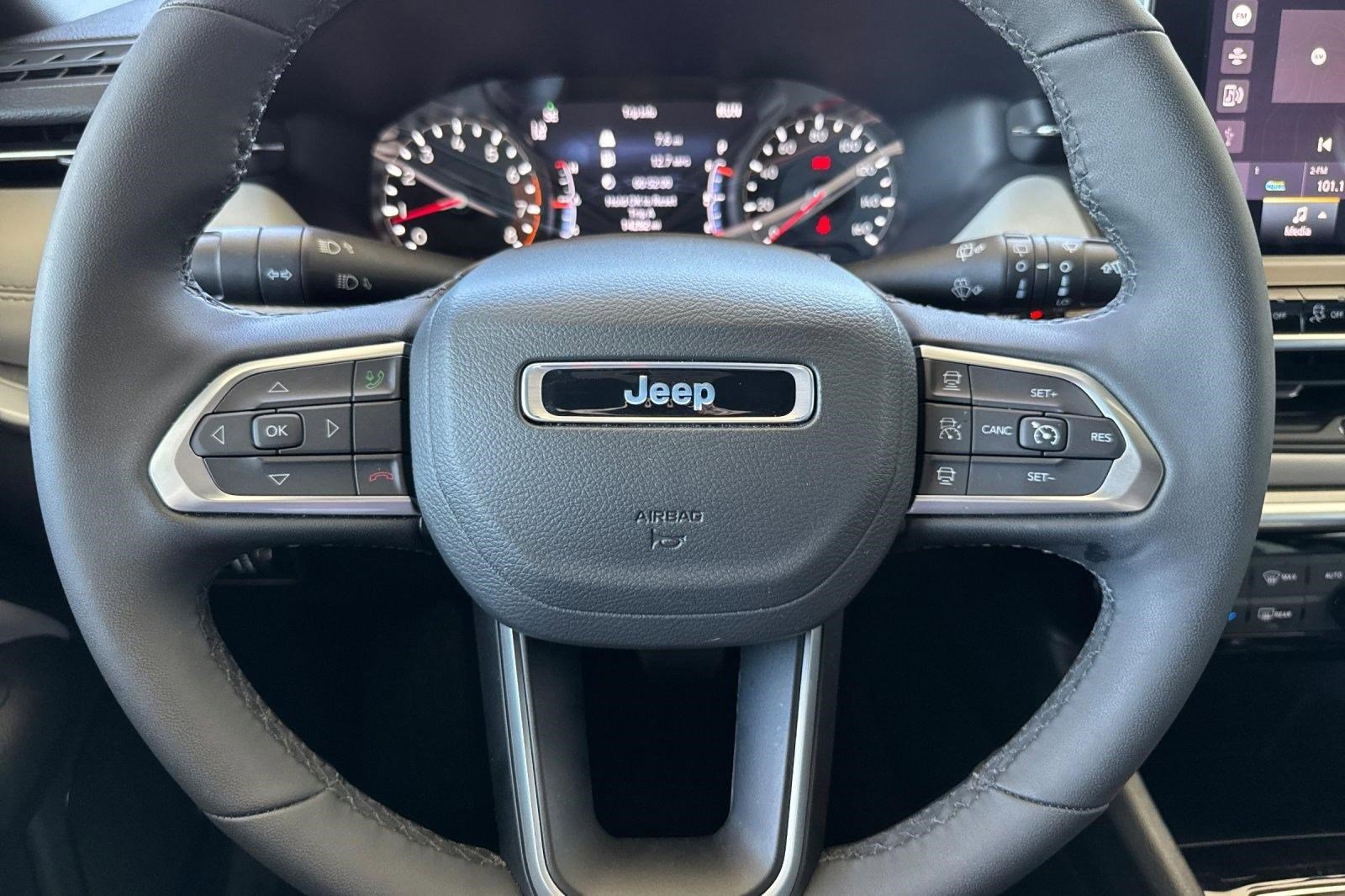 Used 2025 Jeep Compass Limited image 15