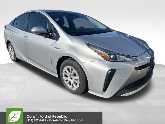 Used 2020 Toyota Prius LE image 16