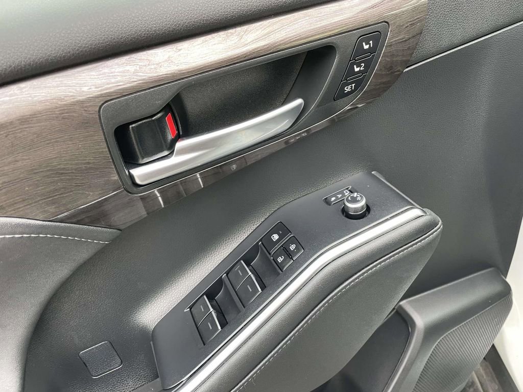 Used 2023 Toyota Highlander Limited image 29