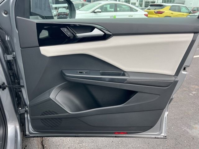 Used 2025 Volkswagen Taos S image 30