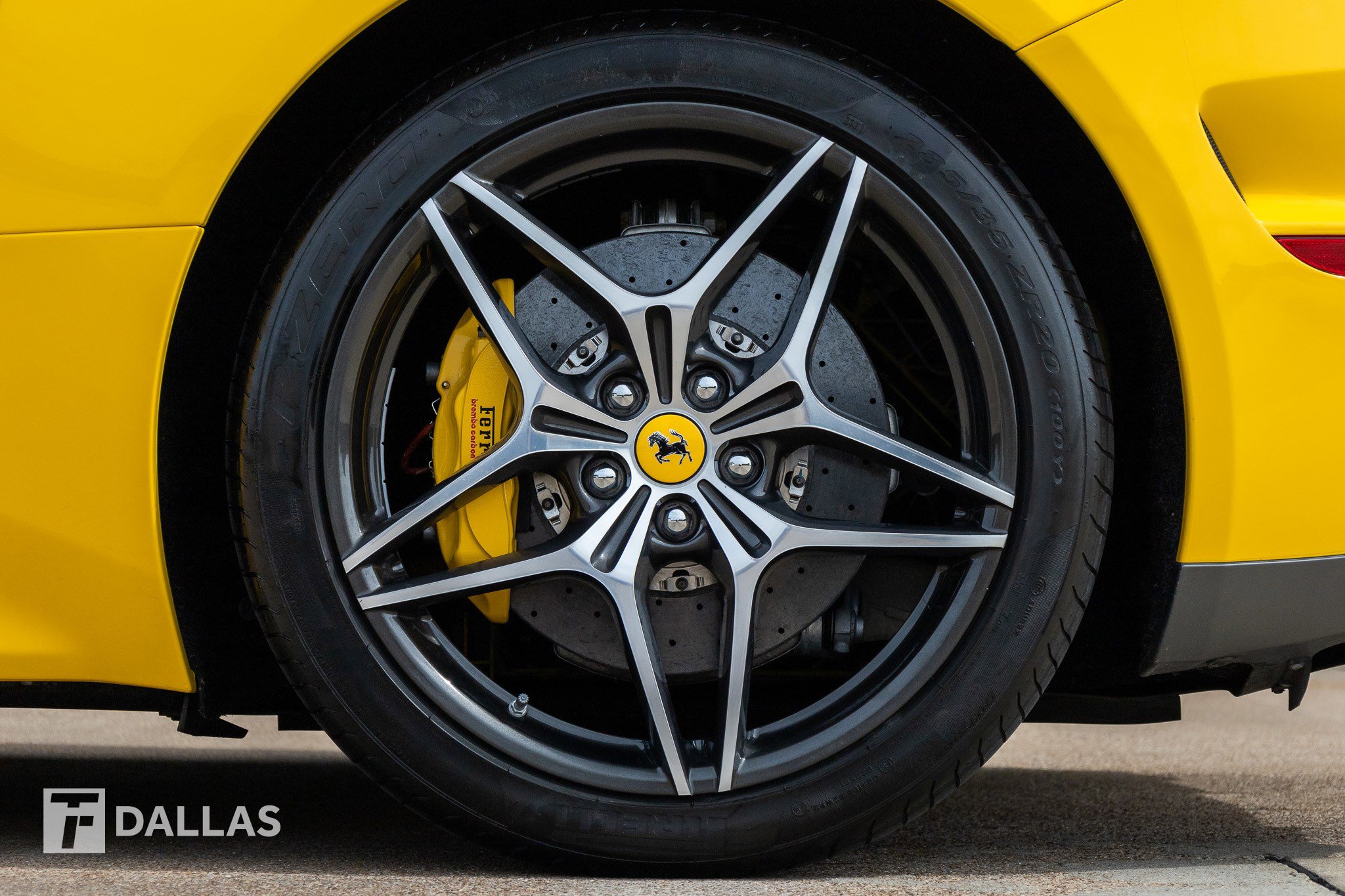 Used 2016 Ferrari California T RWD image 10