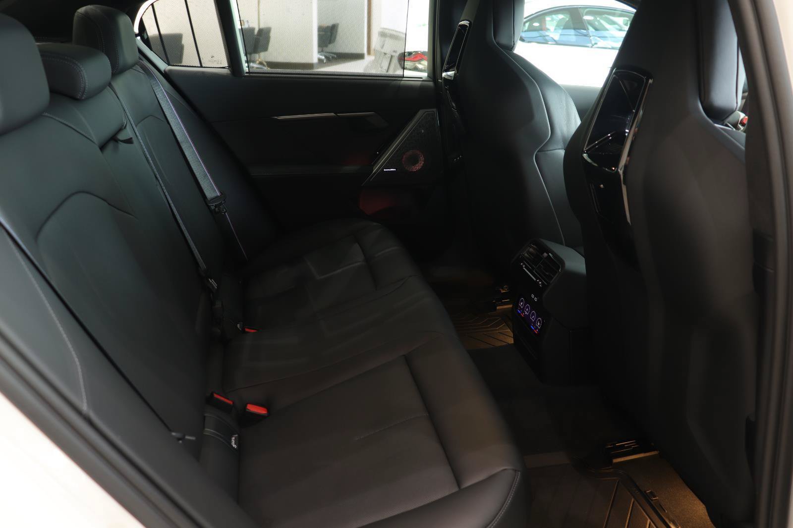 Used 2026 BMW M5 w/ Carbon Package AWD/4WD image 14