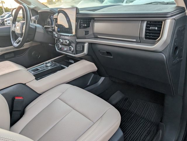Used 2024 Ford Expedition XLT image 12