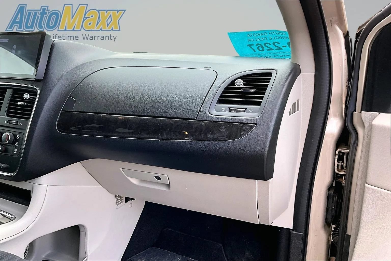 Used 2014 Dodge Grand Caravan SXT w/ Rear Park Assist Package FWD image 25