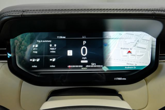 Used 2025 Land Rover Range Rover SE AWD/4WD image 25