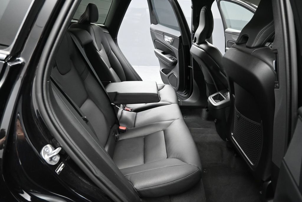 Used 2025 Volvo XC60 B5 Plus AWD/4WD image 20