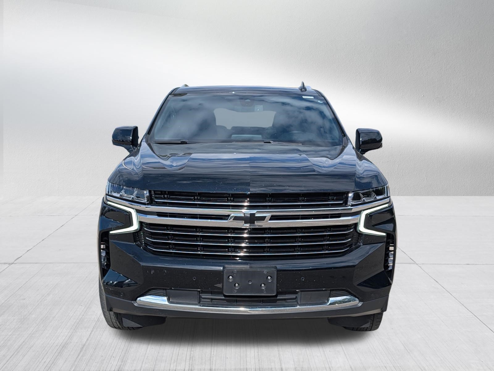 Used 2022 Chevrolet Tahoe LT w/ Luxury Package AWD/4WD image 2
