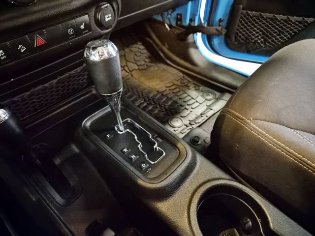 Used 2017 Jeep Wrangler Unlimited Sahara w/ Connectivity Group AWD/4WD image 17