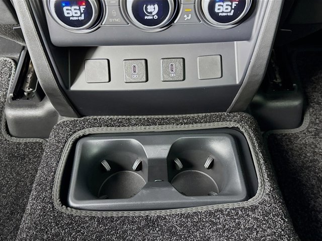 Used 2026 Land Rover Defender 130 X-Dynamic SE image 28