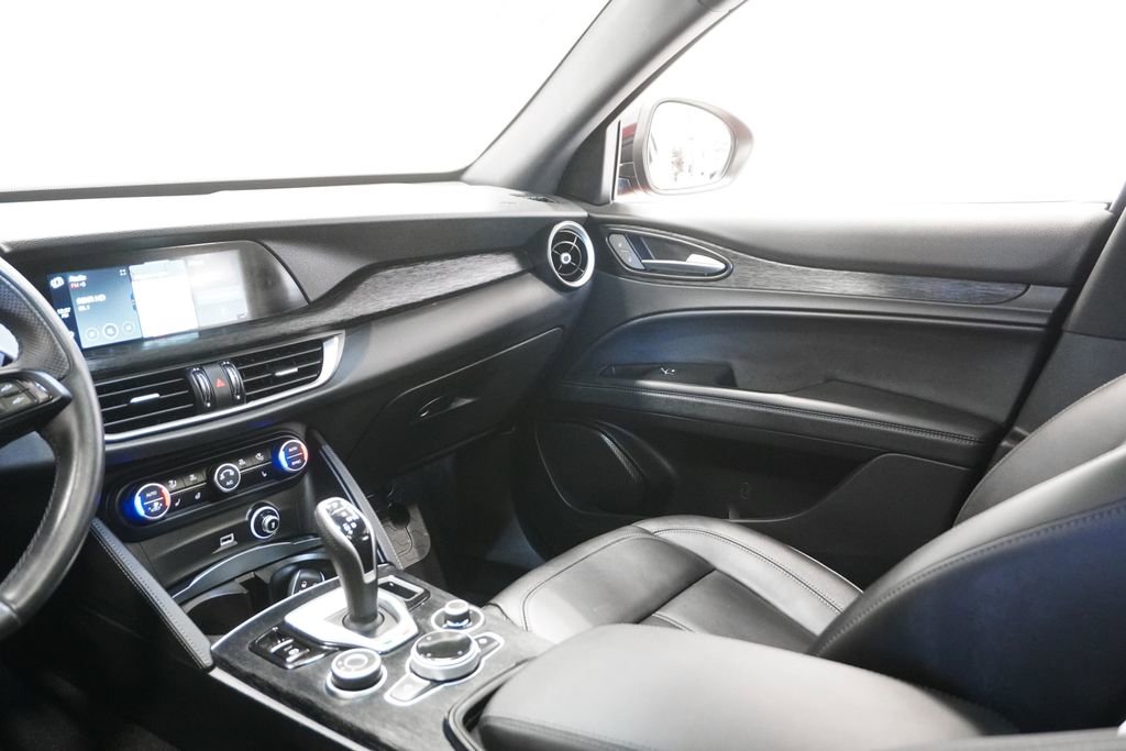 Used 2024 Alfa Romeo Stelvio Sprint image 13