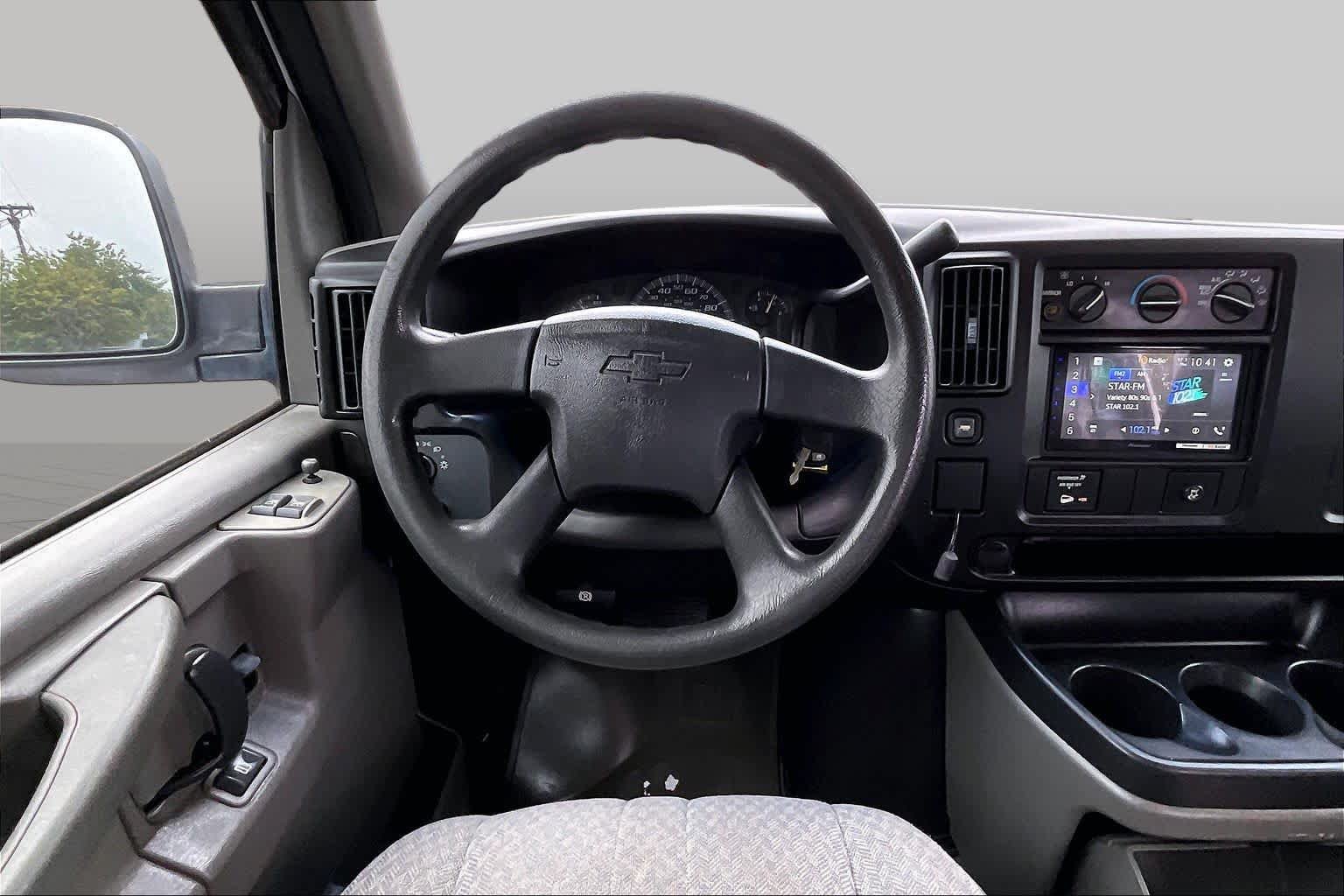 Used 2007 Chevrolet Express 3500 Extended Passenger w/ LT Preferred Equipment Group RWD image 5