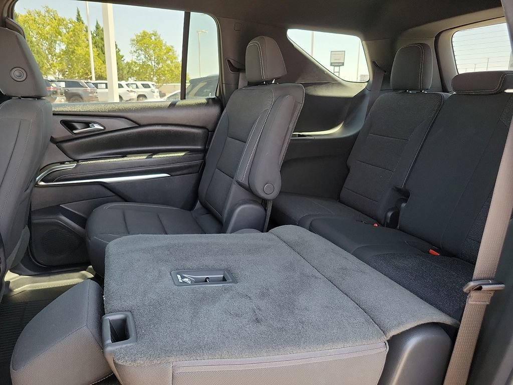 Used 2024 Chevrolet Traverse LT FWD image 19
