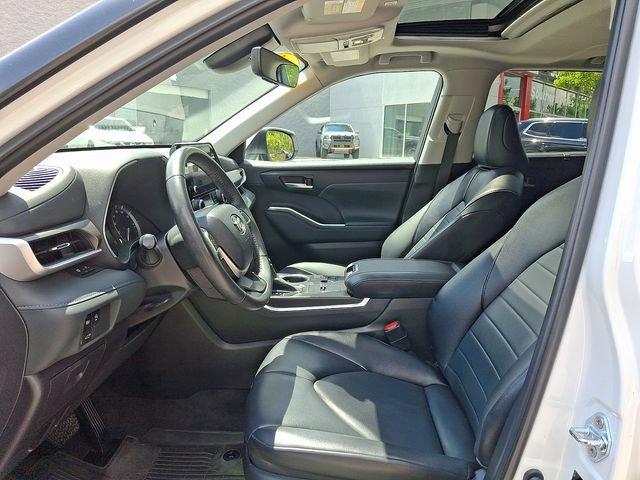 Used 2023 Toyota Highlander XLE FWD image 13