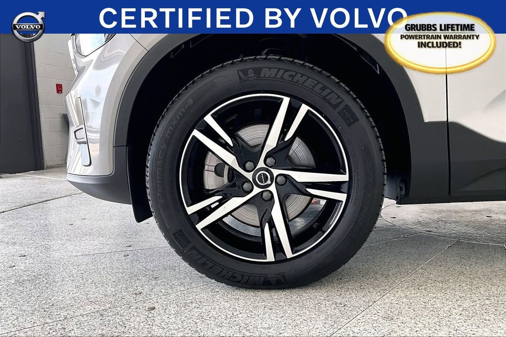 Certified 2025 Volvo XC40 B5 Core image 12