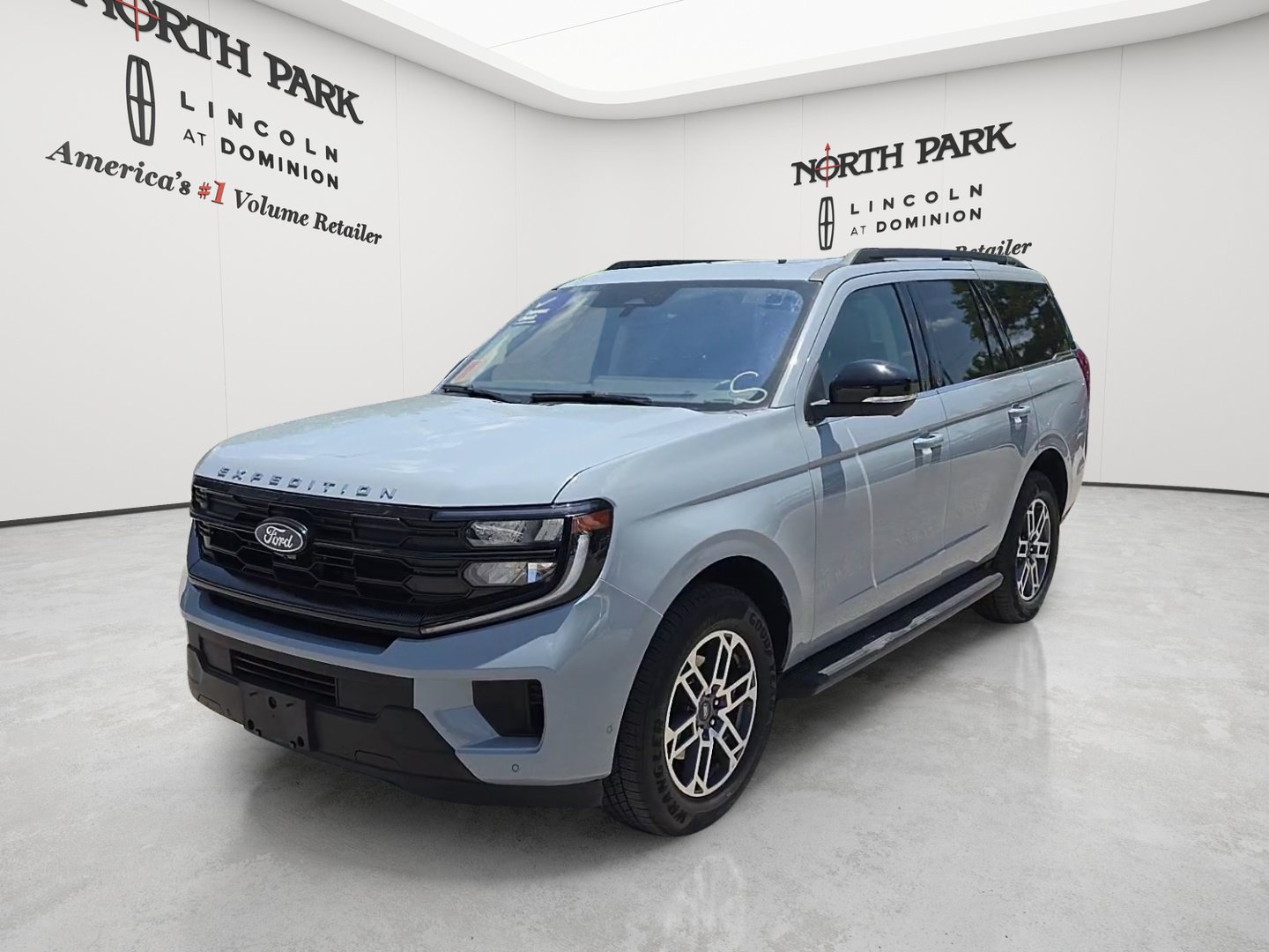 Used 2025 Ford Expedition Active