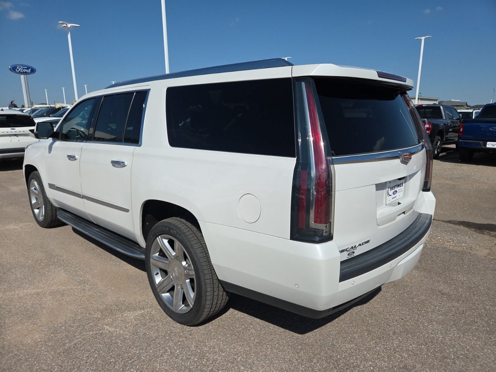 Used 2020 Cadillac Escalade ESV Premium Luxury AWD/4WD image 9