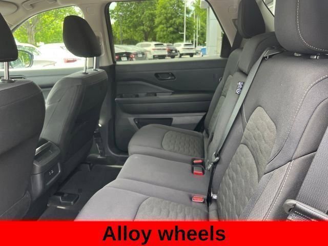 Used 2025 Nissan Pathfinder S AWD/4WD image 84