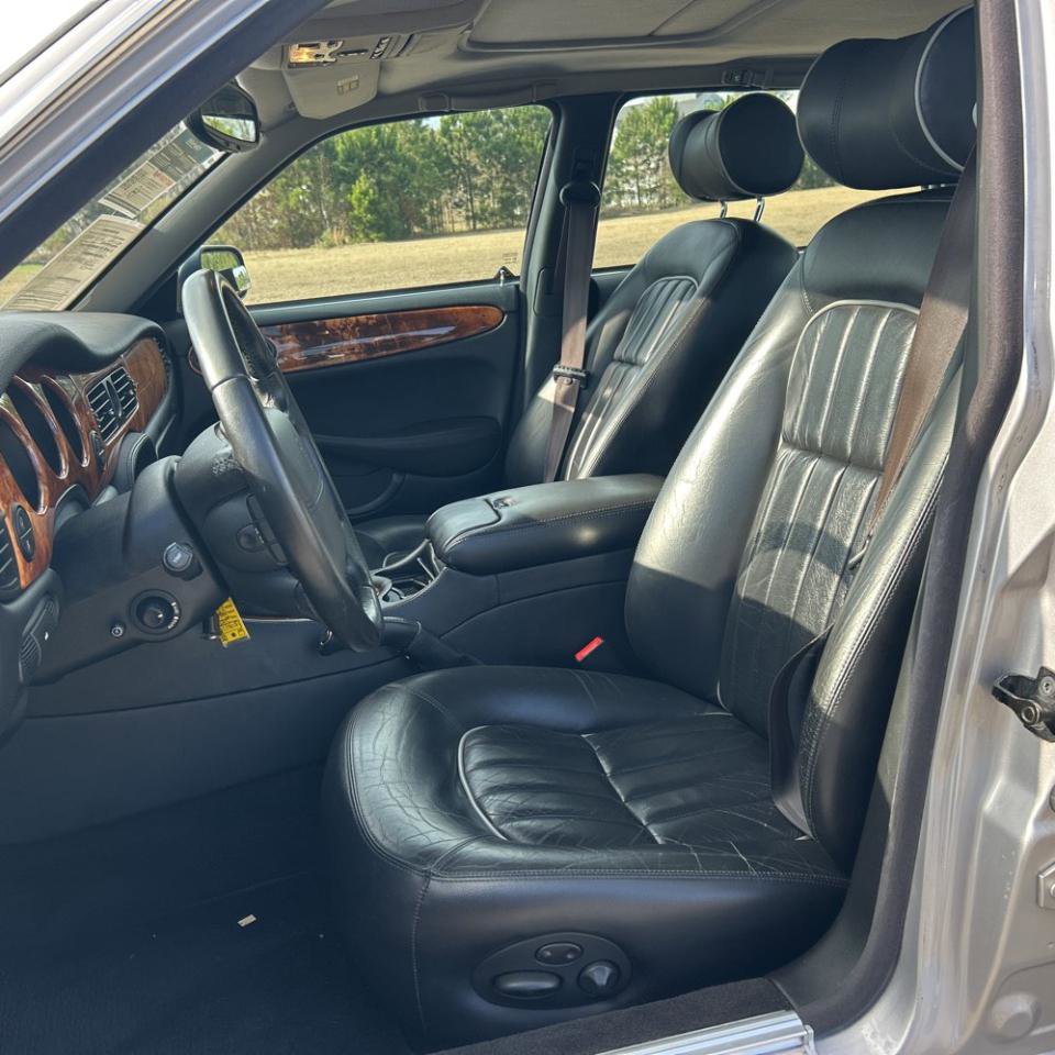 Used 2002 Jaguar XJ8 image 8
